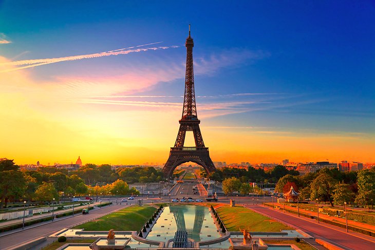 france-in-pictures-beautiful-places-to-photograph-eiffel-tower.jpeg